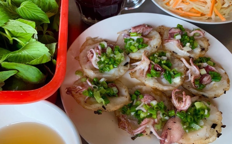 Ghé thưởng thức bánh khọt mực sữa Vũng Tàu  – Đậm vị biển tươi ngon